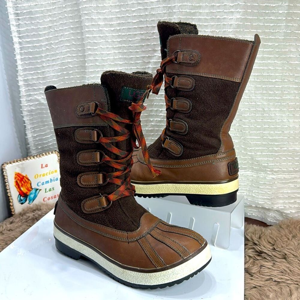 (W4) UGG Australia Baroness Women's Lace Up Boots Size 5